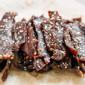 Khô Bò với Các Snack Protein